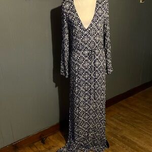 Lulus size medium navy and white long dress